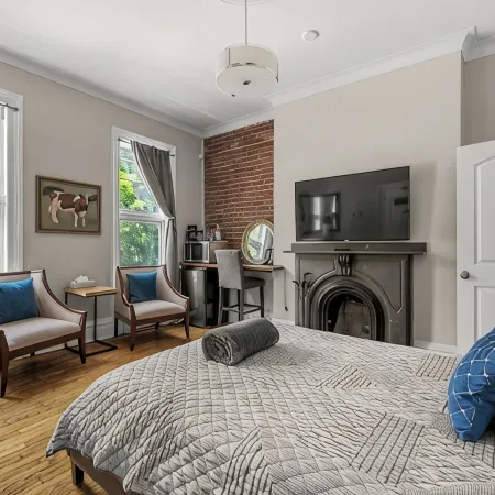 Blue George Suite Historic DT