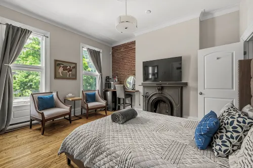 Blue George Suite Historic DT - Apartments
