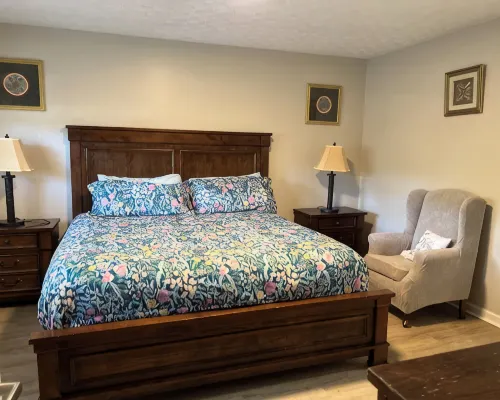 Vintage Victorian Styled Townhome Hotels in Union City