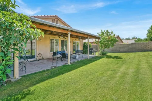 CASA AZUL 3-bedroom house in delightful Indio with WiFi, hot tub, golf course
