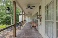 Lakefront Home on Smith Lake w/ Easy Water Access & Tritoon/Sea Doo Rental!