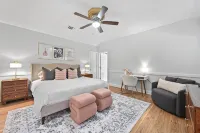 Austin Music Retreat - Spacious 5BR home w/ private pool & game room near Austin