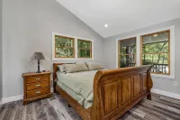 Little Miami Riverfront 3-bedroom house one bedroom in a tree house. - 4-Star