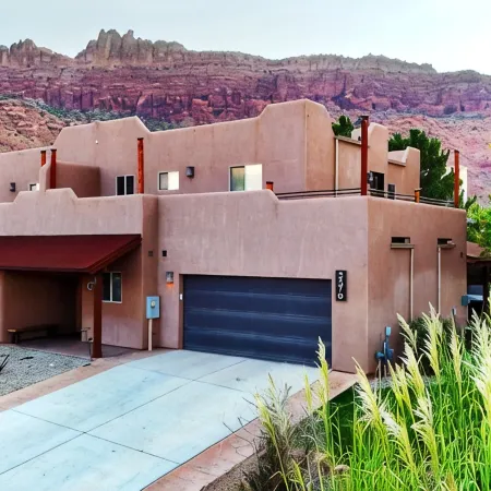 Canyon & Sky: Hot Tub Sanctuary, Redrock Patio Lounge, & Sunset Deck Views! SG2