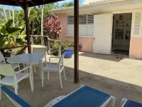Delightful garden cottage, realistically priced, near to Gibbs / Mullins beaches - homestay