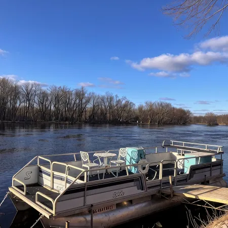 Bear Point Hideout on Menominee River