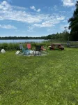 Lake front private Bunkies …accommodates 6 people!