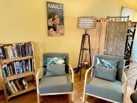 Quiet, Licensed, Clean & Affordable Cottage Studio with Kitchenette - 2 Sao