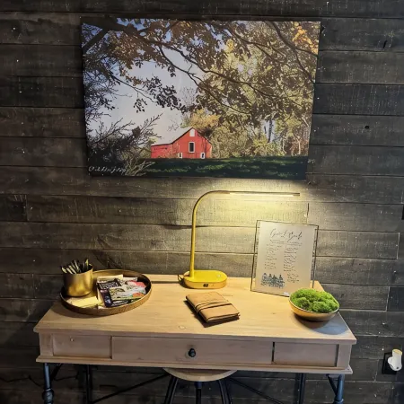 Charming barn in Glasgow, modern amenities, private setting close to downtown Hotels in Howard County