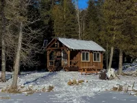White Pine Acres Cozy couples cabin in lanark private on a large pond & pines