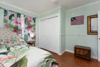 "The Enchanted Mermaid": PF Upper Duplex