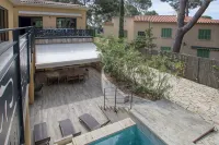 Espace Deluxe Avec Immense Salon et Piscine sur Terrasse Entre Pins et mer