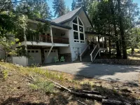 Mountain escape at luxury Monarch house Shaver Lake less than 5 minutes to lake Hotels in Shaver Lake