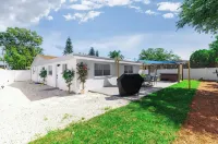 3B/2BA, oasis backyard/Hot tub, quiet neighborhood, ready for snowbirds too!