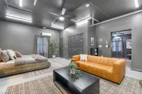 The Bourbon Garage- walking distance to Buffalo Trace! - 2성급