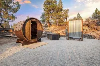 Tranquil Wellness Oasis-Barrel Sauna/Cold Plunge/RedLite/Juicer/Walking Paths
