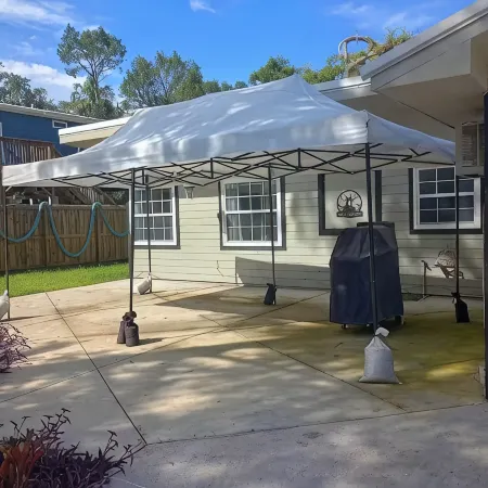 Charming House with Boat Dock in Serene Inglis, Riverfront Deep Water Gulf Acces Отели в г. Инглис