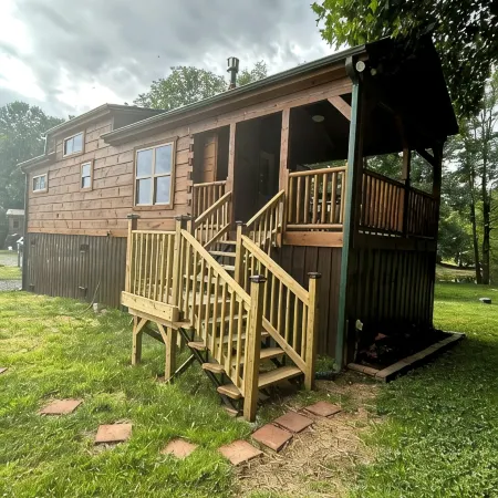 Cozy 1 Br Cabin 100 Feet from the Linville River Near Newland, NC.