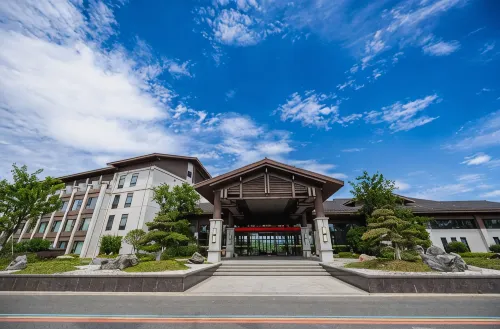 Yunmeng Lu Lake Resort Hotel