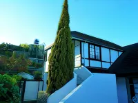 Tudor Lodge Motel Hotel di 