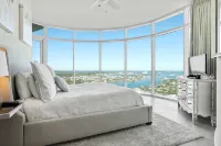 Panoramic Gulf Views! 01 East Corner 4 Bdrm 4.5 Bath . 27th Floor. Sleeps 14. - Jacuzzi