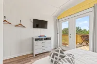 Cabin #2 A Joyful Place 5 Star Adult Resort  minutes from scalloping & fishing