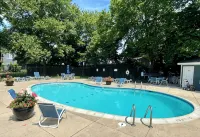 POOL, PARKING, 2BR 2 BA, walk to town! -  Habitaciones en casas particulares