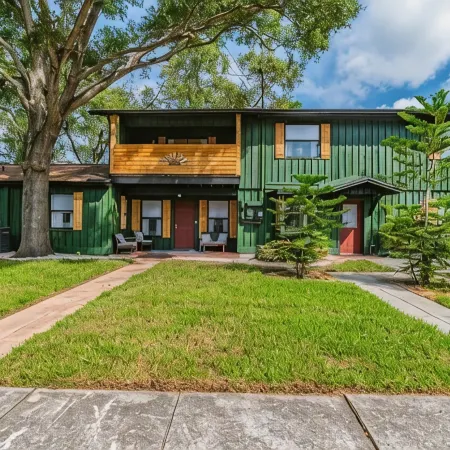 Up to 10 guests - Just min to Clearwater Beach & Indian Rocks Beach