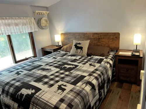 Snuggle up in the woods, 7 miles to Lake George,NY - Homestays