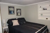 Baker's Cottage - Relax in this quiet mountain cottage by the creek. - Wifi