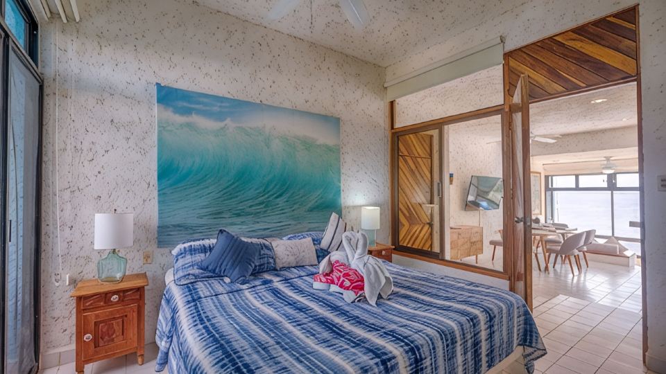 Amazing View Oceanfront with 2 pools, Daily Housekeeping