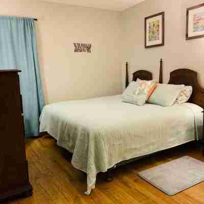 Newly Renovated kitchen, guest and master bathrooms Rooms