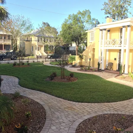C8, Perfect location, historic downtown, balcony,  near beaches, FREE parking!