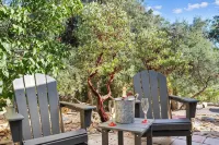 Julian Cafe Couples Cottage - Breakfast Included at The Julian Cafe & Bakery!