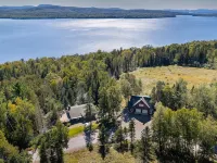 Rangeley Lake House with lake access & views, Saddleback 15min, outdoor paradise Hotels in Rangeley