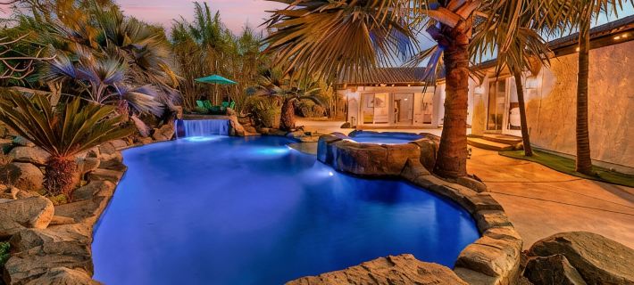 TROPICAL LUXURY OASIS Pool Spa Waterfalls Grotto 8 Bedrooms! Hoteles en Vista