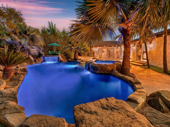 TROPICAL LUXURY OASIS Pool Spa Waterfalls Grotto 8 Bedrooms!