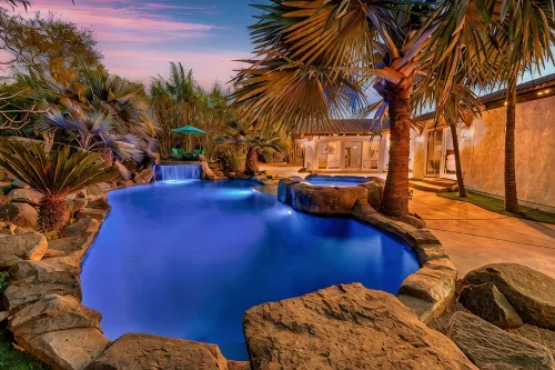 TROPICAL LUXURY OASIS Pool Spa Waterfalls Grotto 8 Bedrooms!