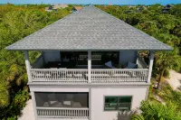 Spectacular beach front views with a short walk to members only beach