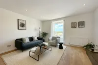 River Breeze 3-Bed Balcony Apartment - Homestays