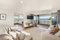Escape to Coastal Tranquility - 400m from Primrose Sands Beach