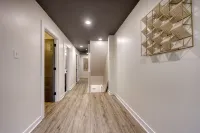 Central Luxury 3-Level Home - Rooftop + Garage