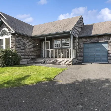 Beautiful 3bed 2bath Hamptons Home, Close to Incredible Beaches and Restaurants!