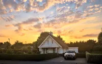 Spacious and luxurious wellness villa in Noordwijk with large private garden - 民宿
