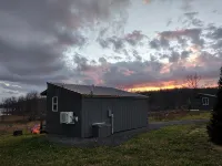 "Twins East" Waterfront property and micro cabin- 10 minutes from Watkins Glen! - Chalets