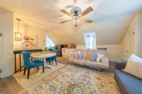 Prime Location, Private Loft Apartment. Well-Appointed for Comfort & Convenience