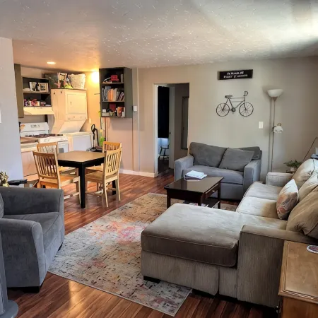 Charming 3-bedroom apartment with WiFi, AC walkable to downtown La Grande