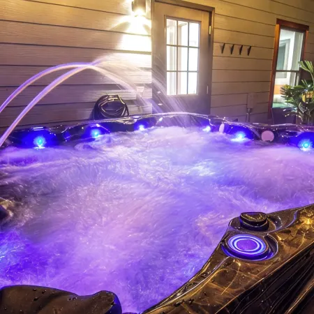 Lux Home, Hot Tub, Firepit, Game & Movie Rooms, Boone-12Min