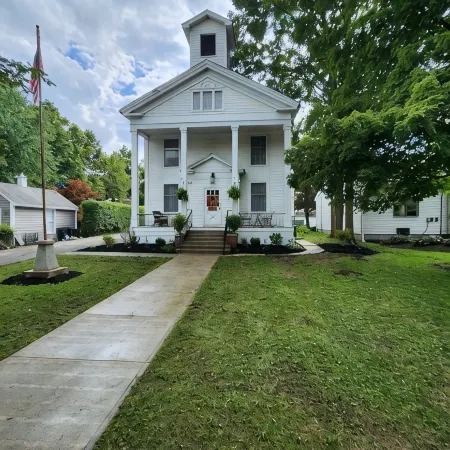 Fountain View I -Charming historical building in the heart of downtown Wellsboro