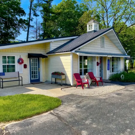 Enjoy the beautiful views of the Muskegon River near Hardy Dam and Dragon Trail Hotels in Newaygo County